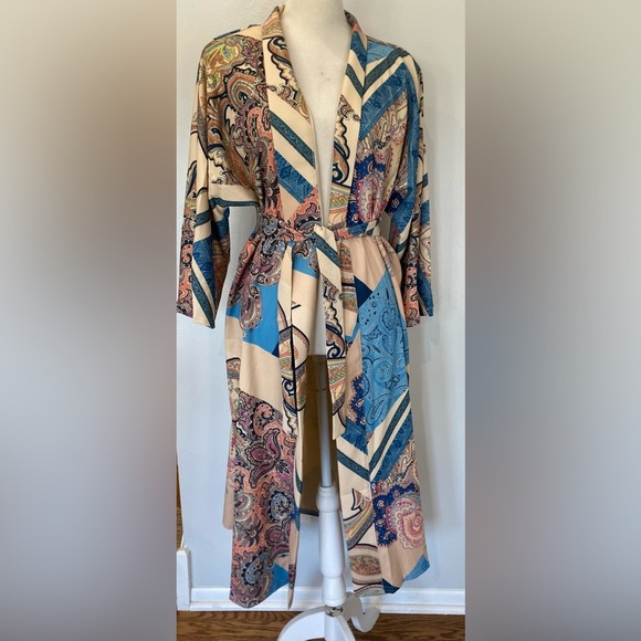 Tops - Women long sleeve beige and multi color one size belted kimono nwt